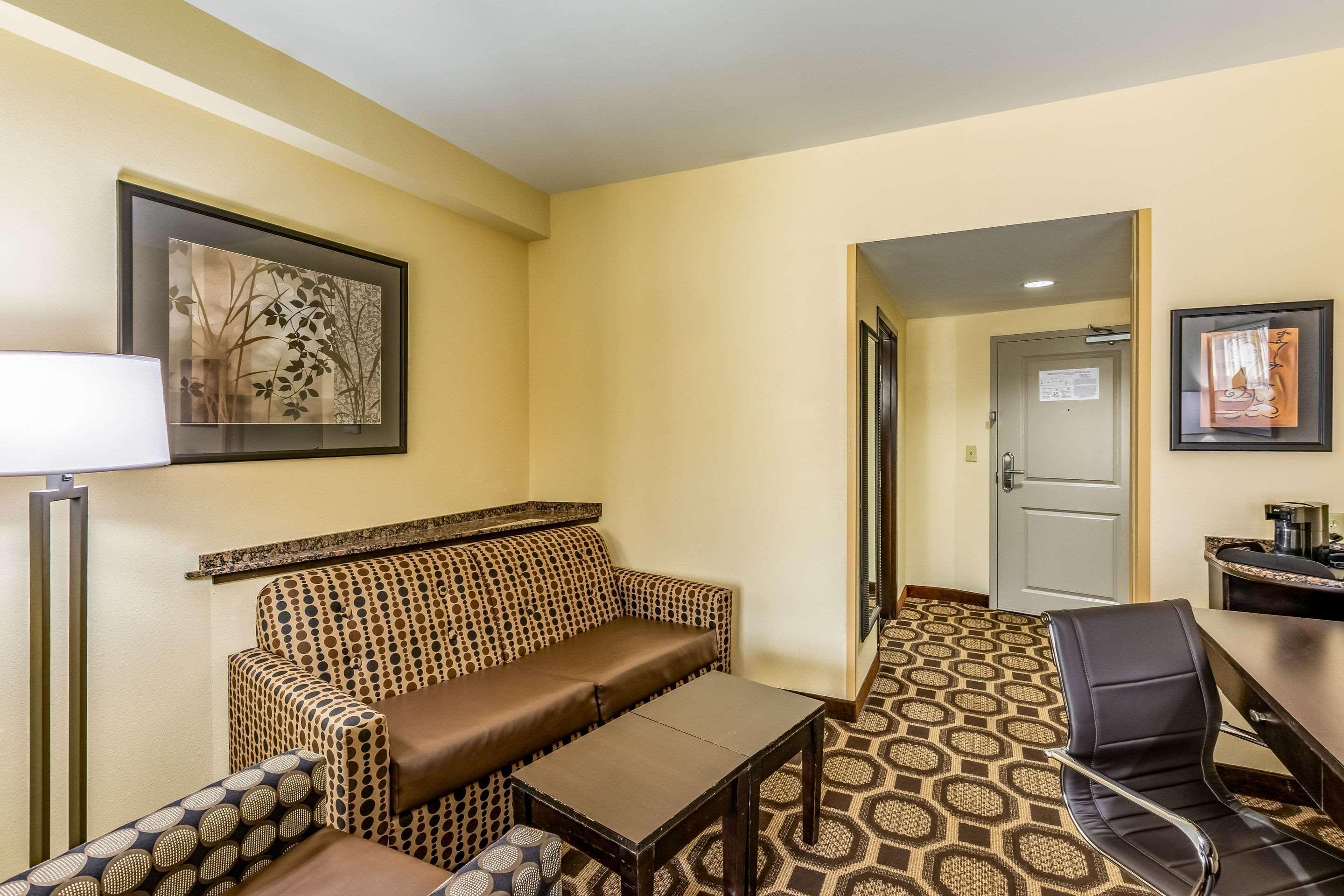 Holiday Inn Express & Suites Lexington By Ihg Exterior photo