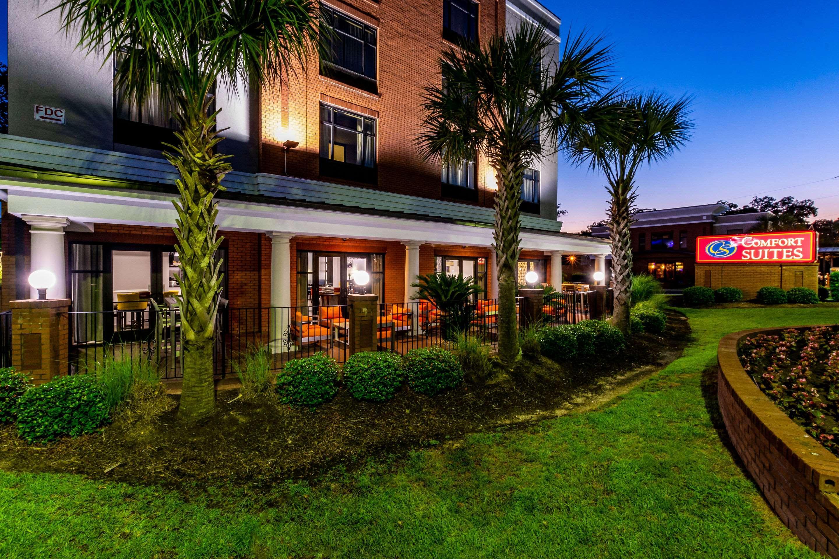 Holiday Inn Express & Suites Lexington By Ihg Exterior photo