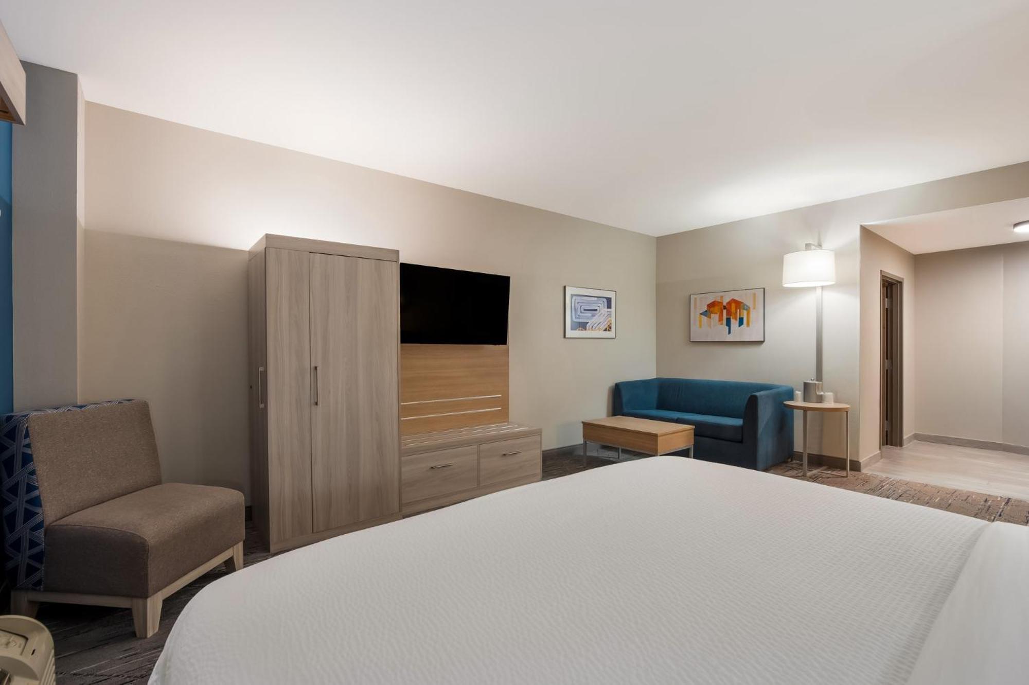 Holiday Inn Express & Suites Lexington By Ihg Exterior photo