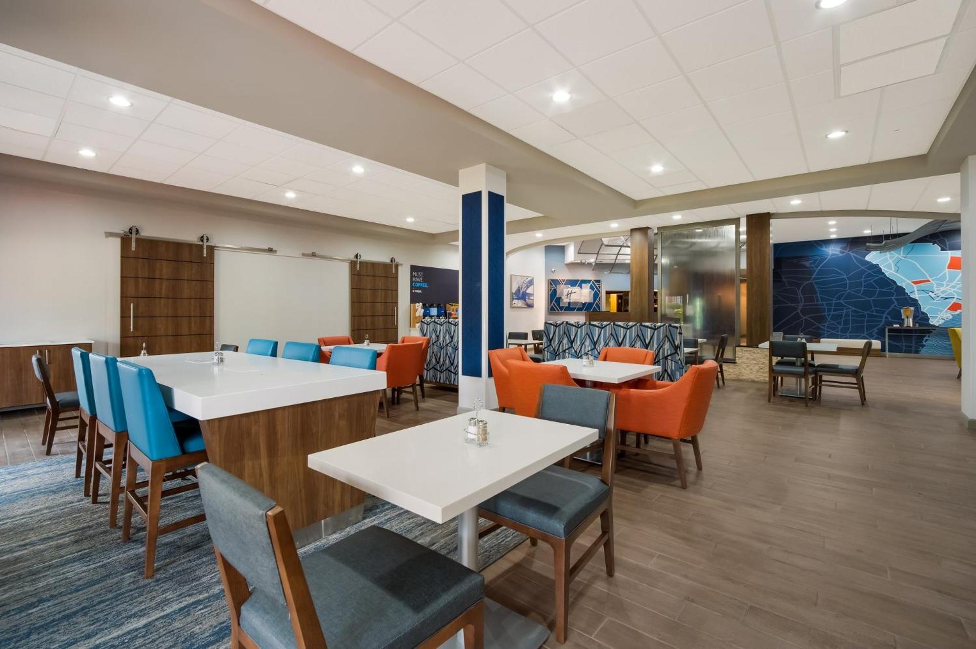 Holiday Inn Express & Suites Lexington By Ihg Exterior photo