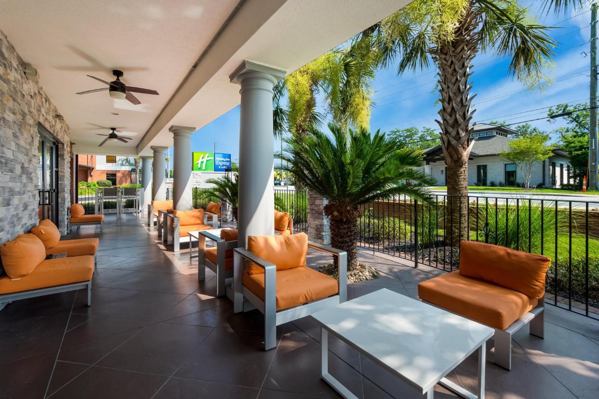 Holiday Inn Express & Suites Lexington By Ihg Exterior photo