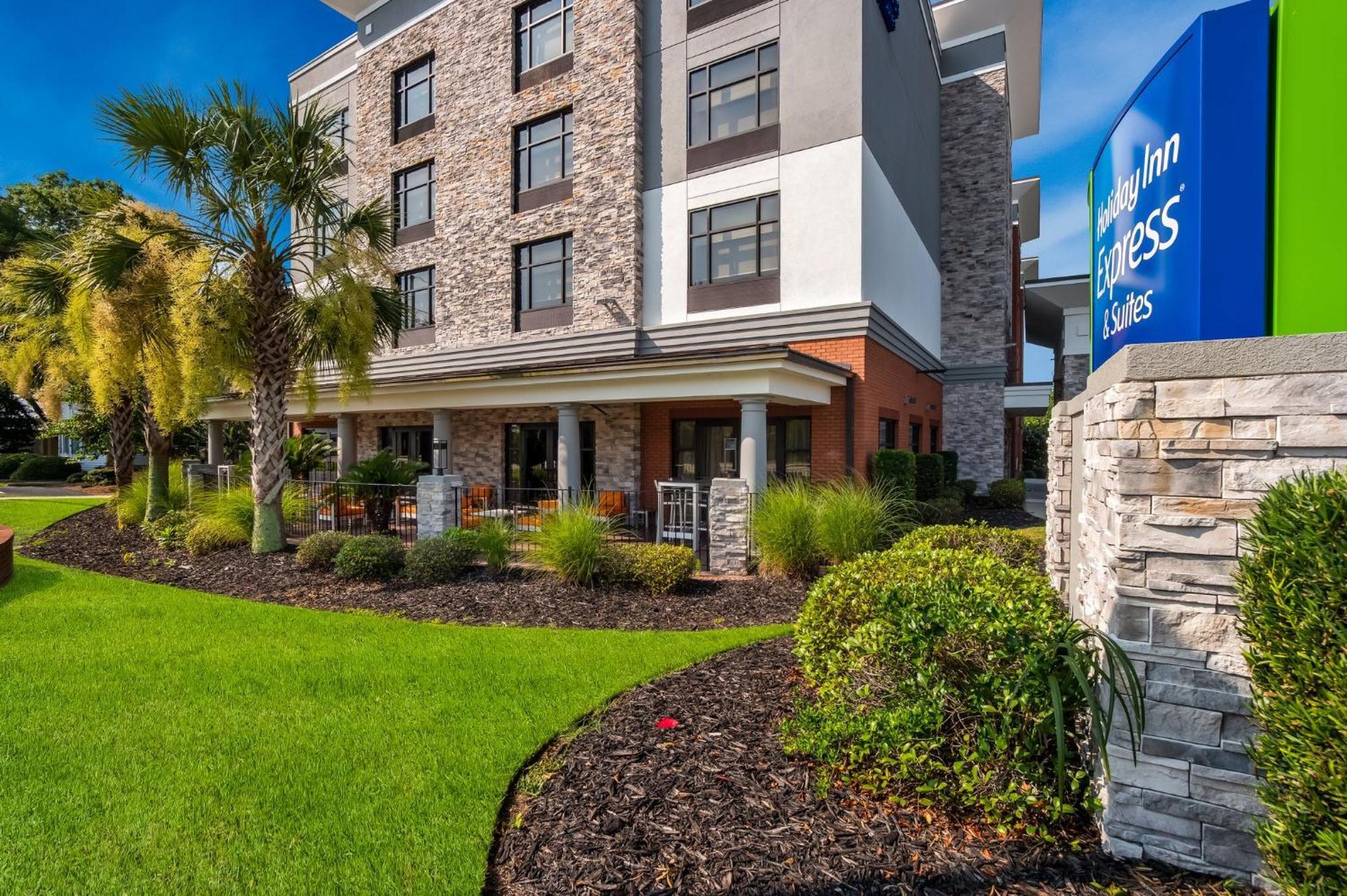 Holiday Inn Express & Suites Lexington By Ihg Exterior photo