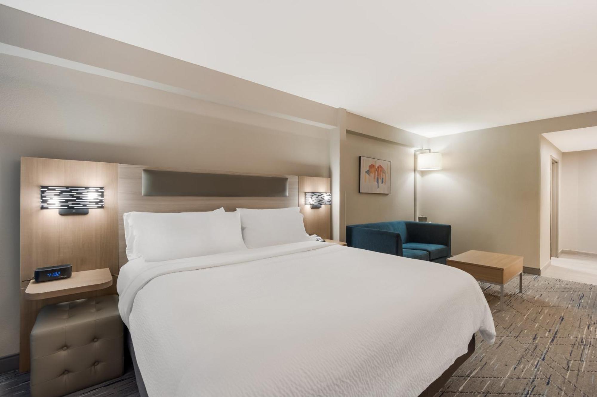 Holiday Inn Express & Suites Lexington By Ihg Exterior photo