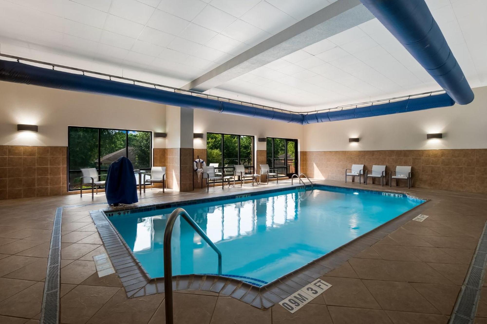 Holiday Inn Express & Suites Lexington By Ihg Exterior photo