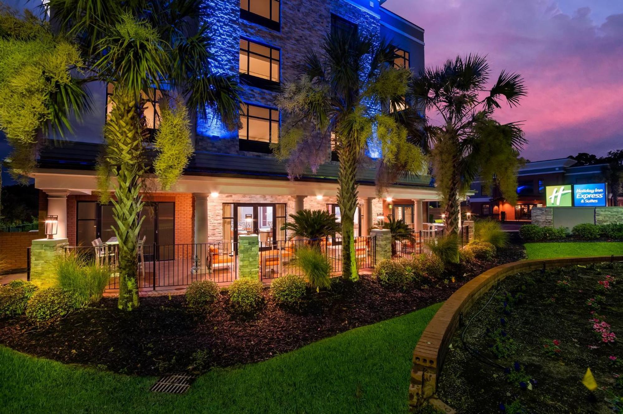 Holiday Inn Express & Suites Lexington By Ihg Exterior photo