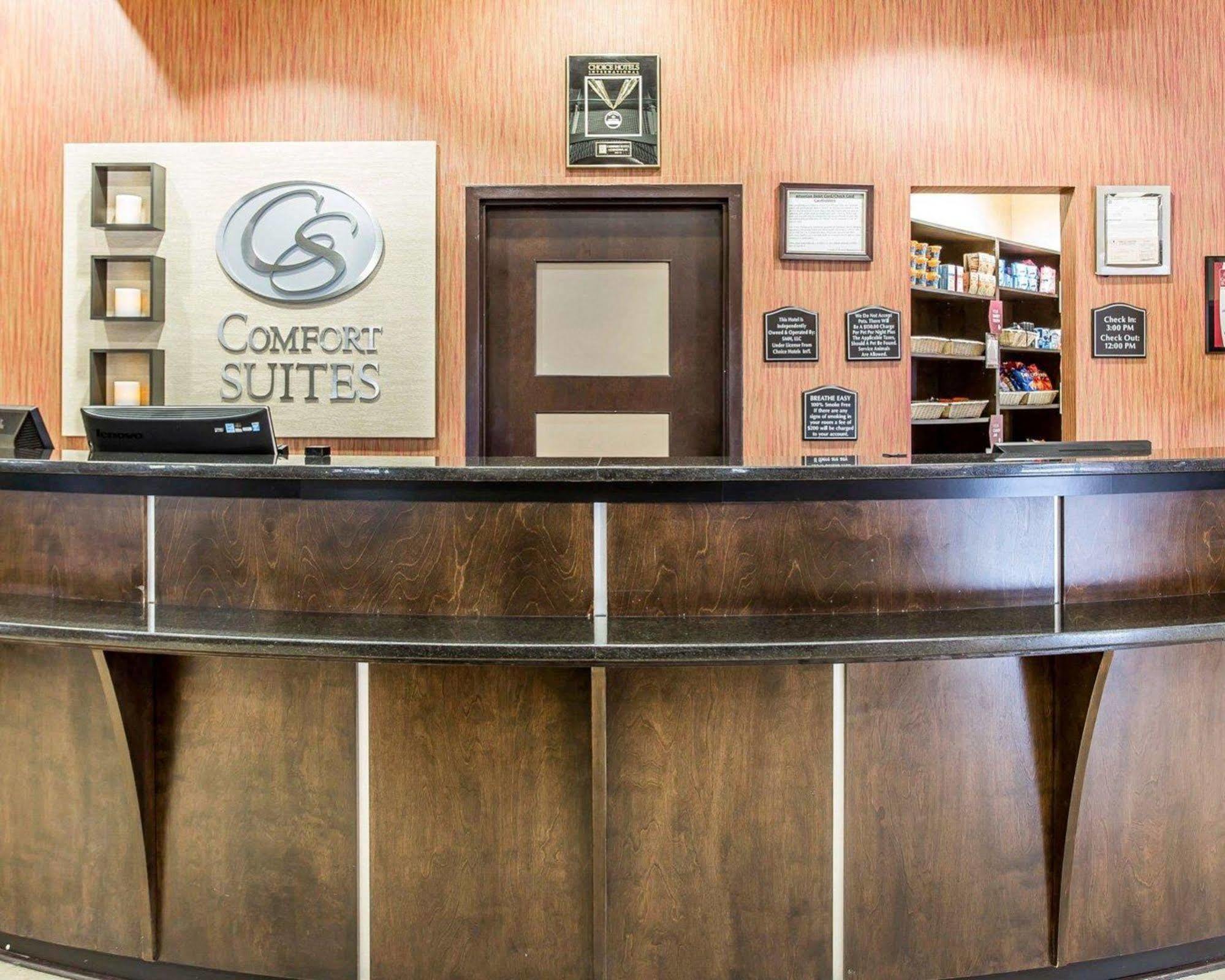 Holiday Inn Express & Suites Lexington By Ihg Exterior photo