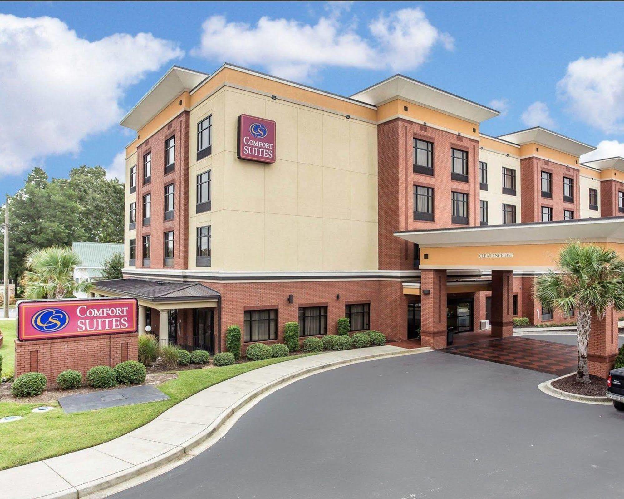 Holiday Inn Express & Suites Lexington By Ihg Exterior photo